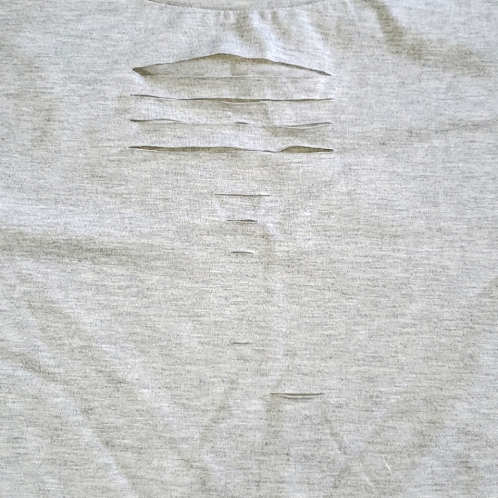 Gray Crop Top Ripped Cutout 😍 - Picture 5 of 6